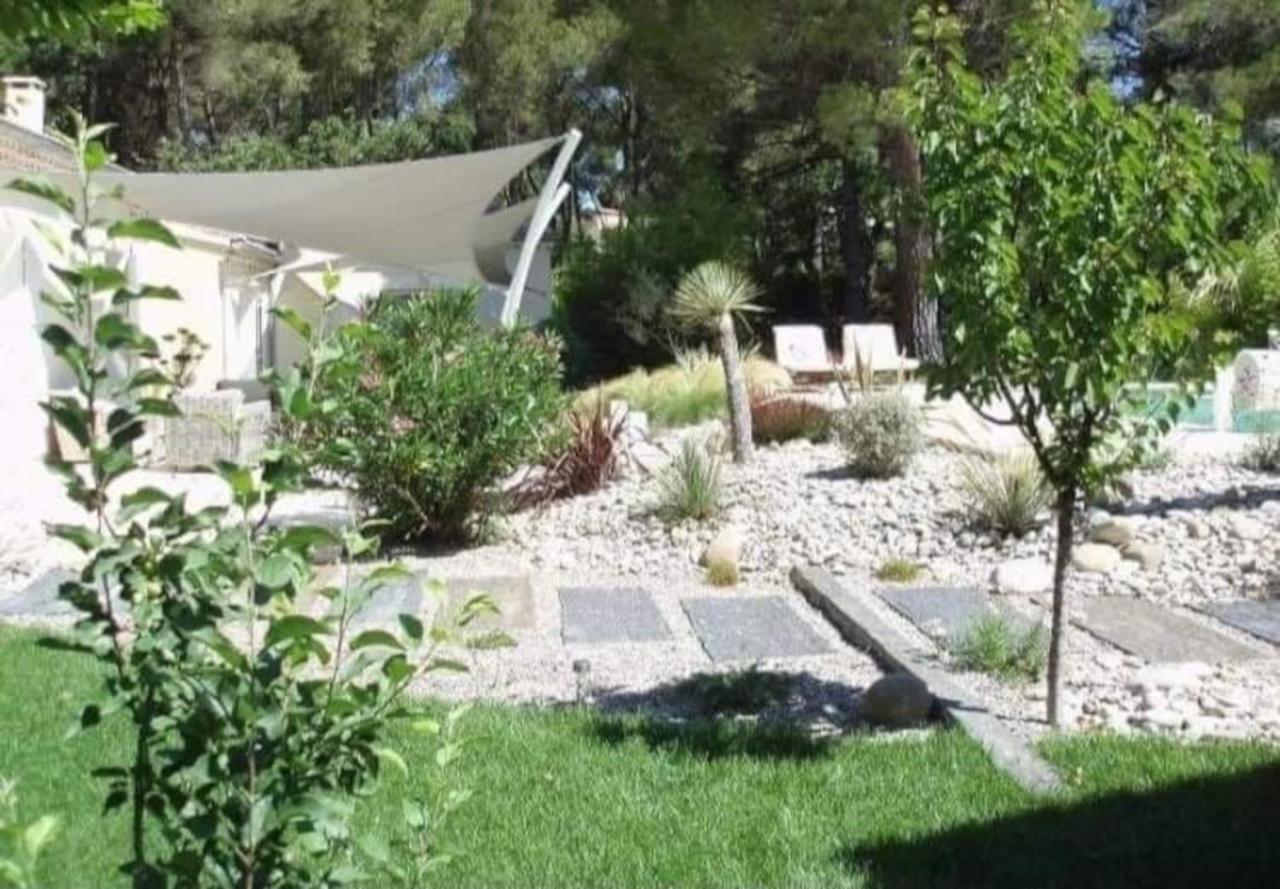 Villa … et la fourmi à Saumane-de-Vaucluse Extérieur photo