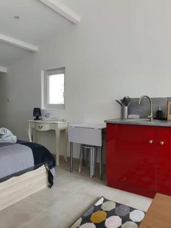 Villa … et la fourmi à Saumane-de-Vaucluse Extérieur photo